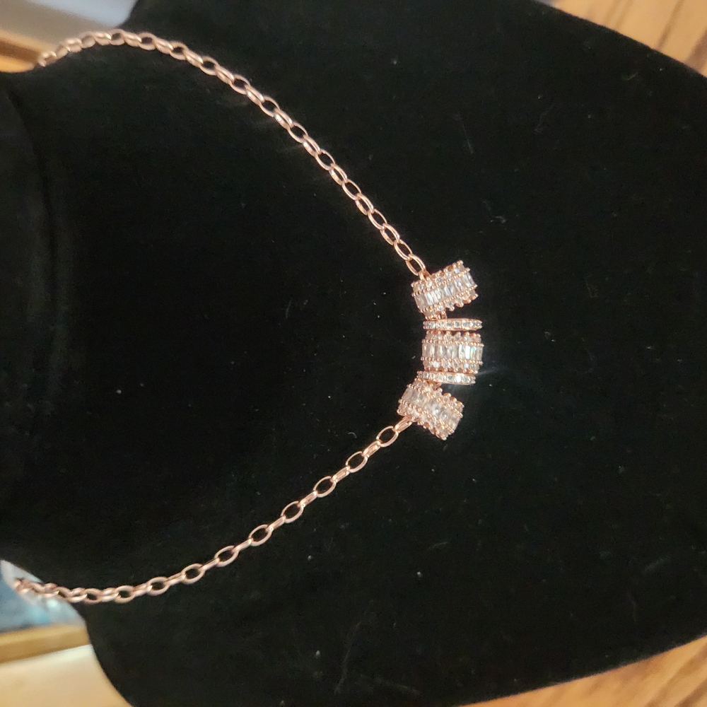 Elegant Rose Gold Necklace with Sparkling Accents